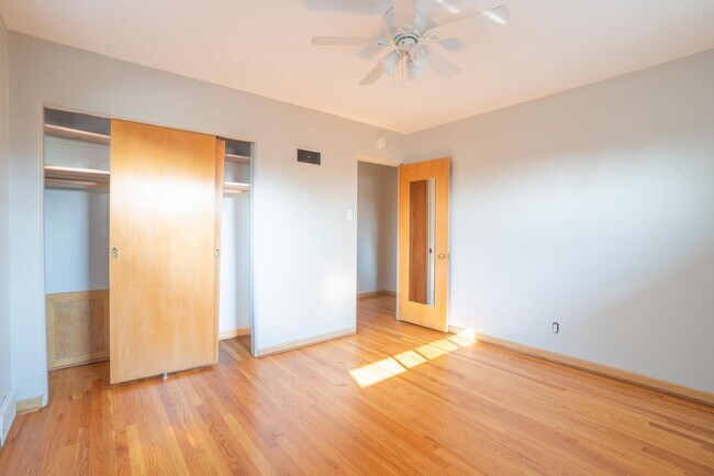Building Photo - 5205 Jamieson Ave