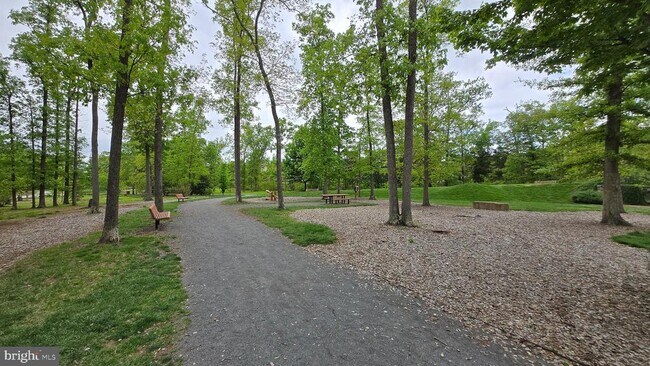Building Photo - 44768 Tiverton Sq