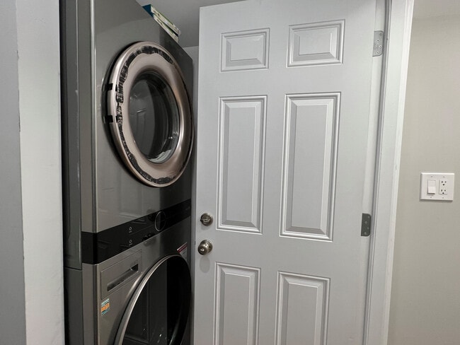 Building Photo - 2702 S Homan Ave