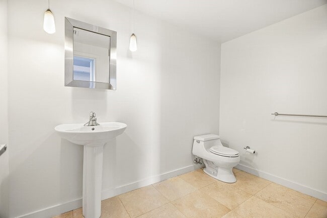 Building Photo - 51 Bow St