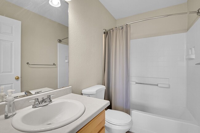 Building Photo - 3 bedroom, 2 bath home with 2 car garage in Highlands Ranch