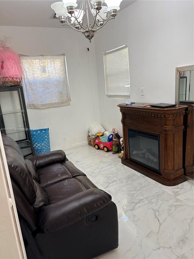 Building Photo - 1560 NW 25th Ave