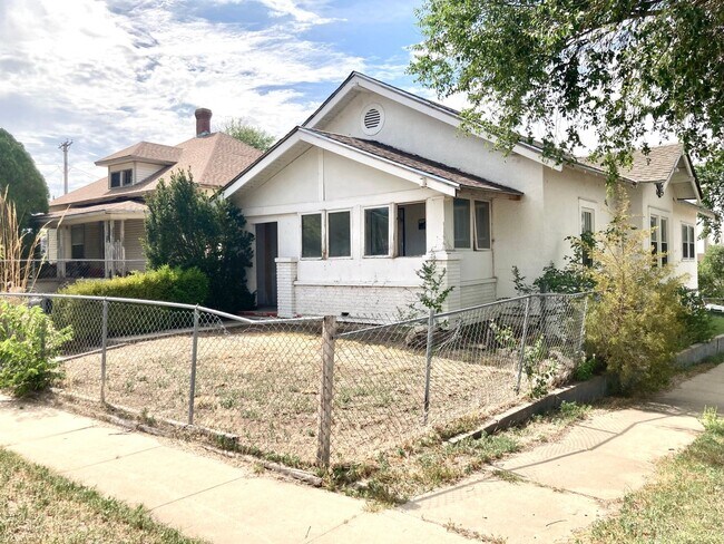 Primary Photo - Quaint Cottage