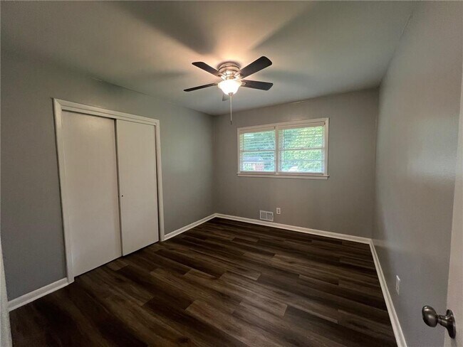 Building Photo - 1128 Lanier Dr