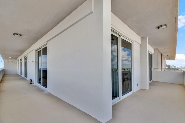 Building Photo - 9225 Collins Ave