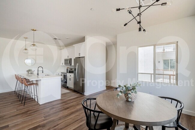 Building Photo - 1443 E Osborn Rd