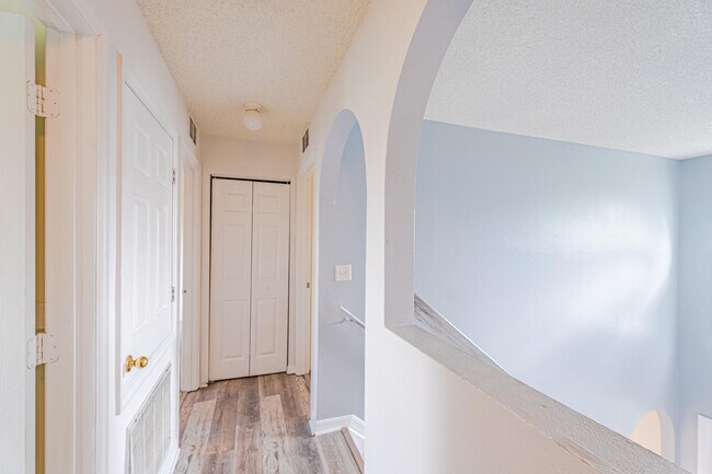 Building Photo - 167 SW Grove Ave