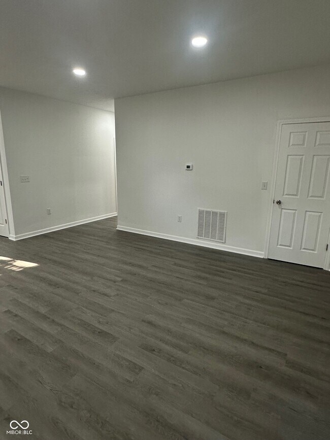 Building Photo - 2127 Haines Ave