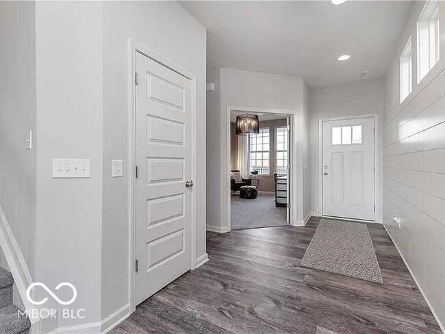 Building Photo - 4894 Oak Hl Dr