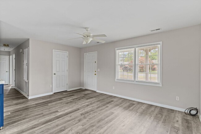 Building Photo - Pet-Friendly | Large Fenced Yard in North Wilmington