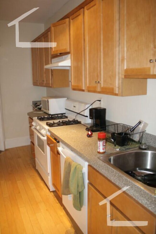 Building Photo - Packard's Corner 3 bed w/dishwasher, TONS ...