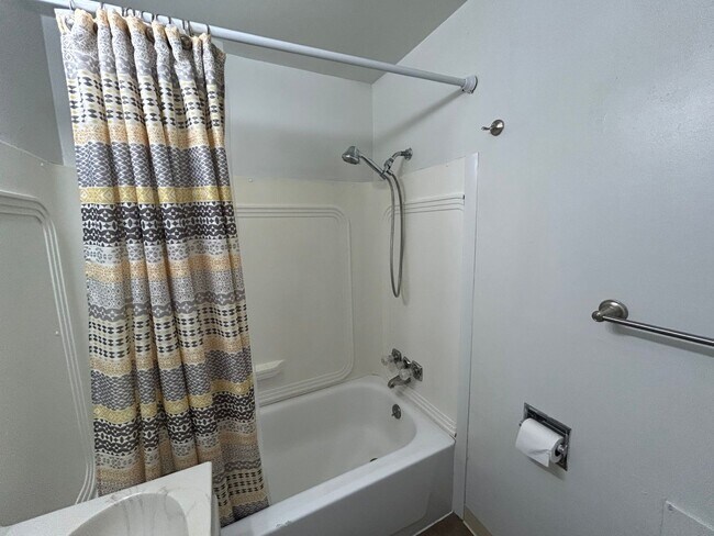 Building Photo - 821 W Main St