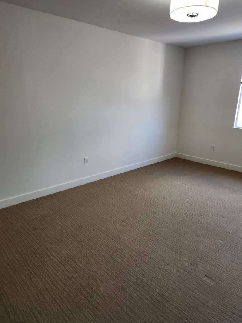 Building Photo - 1629 W Summit St