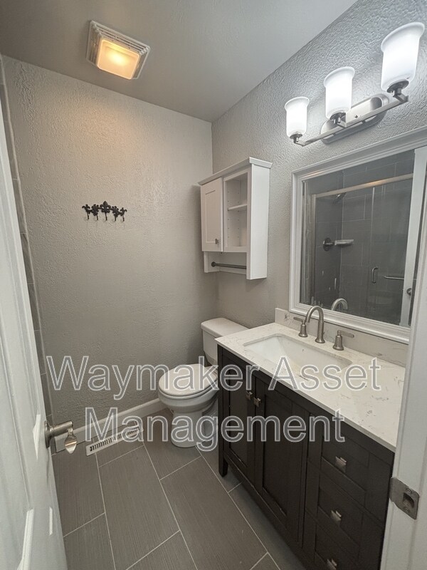 Building Photo - 3495 Montebello Dr W