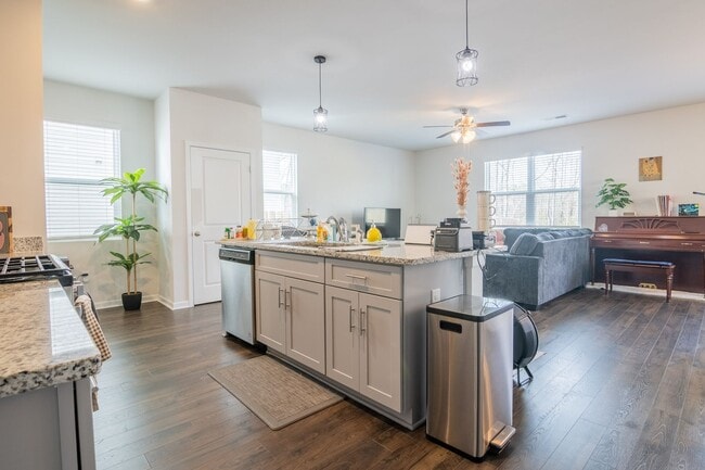 Building Photo - Like New Home in Grovetown