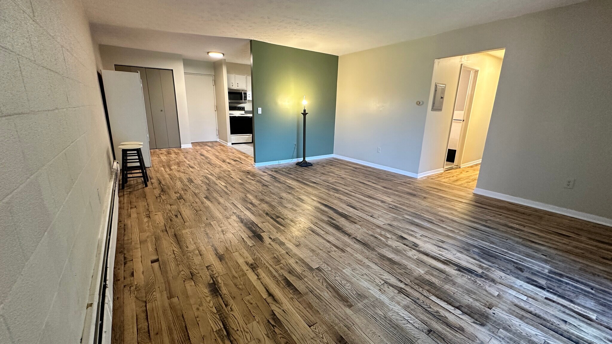 Living/dinning - 581 Crown St