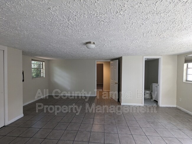 Building Photo - 1318 Divot Ln