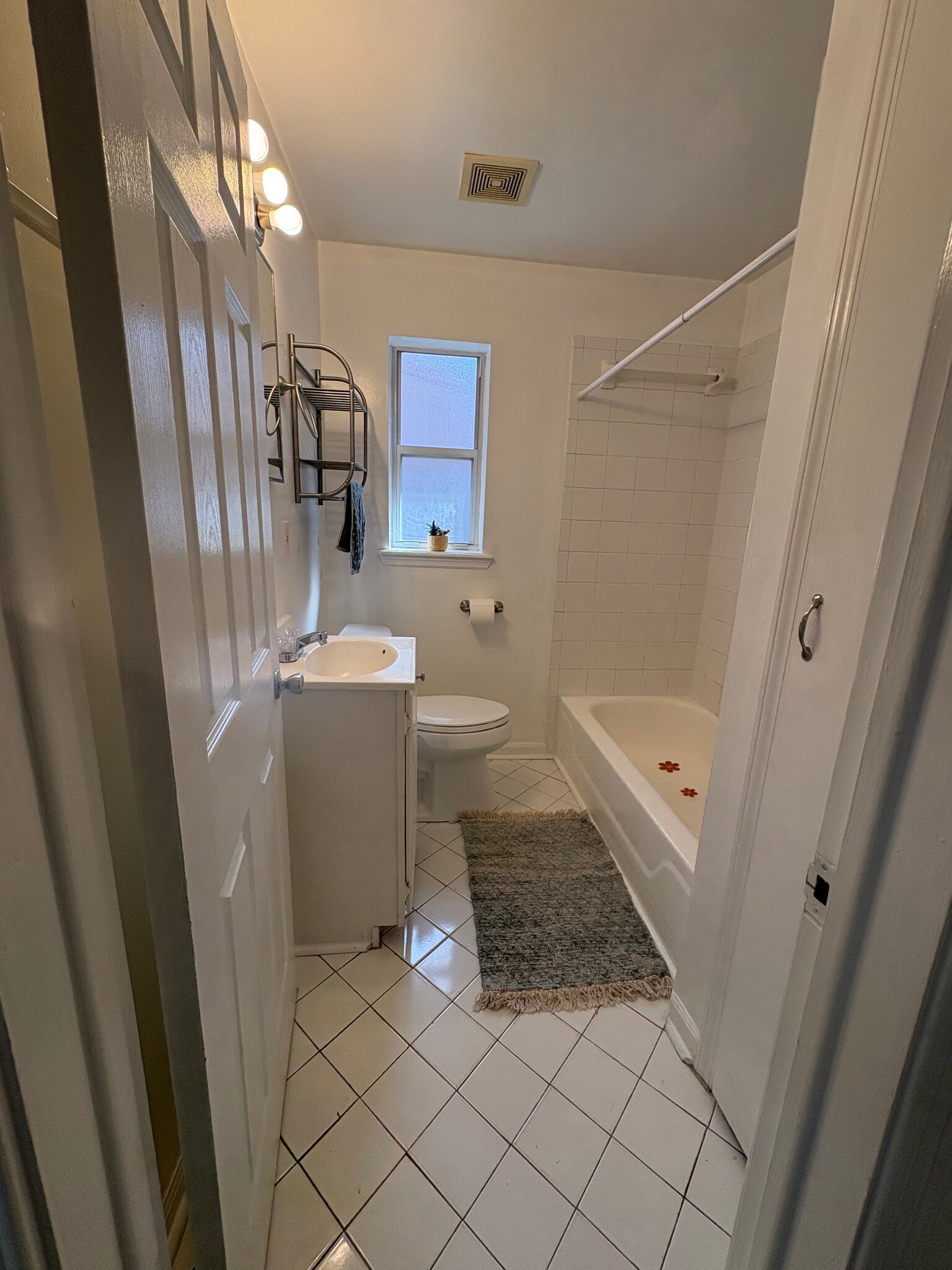 Building Photo - 2554 Ernest St