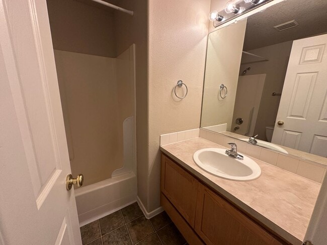 Building Photo - S0476