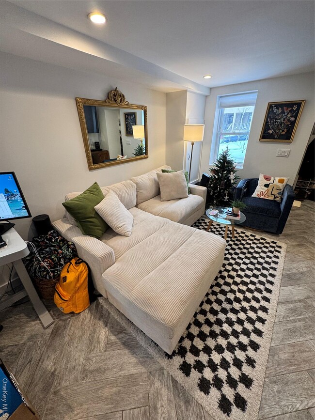 Building Photo - 122 E Fulton St