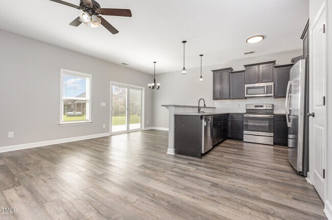 Building Photo - 205 S Walnut St