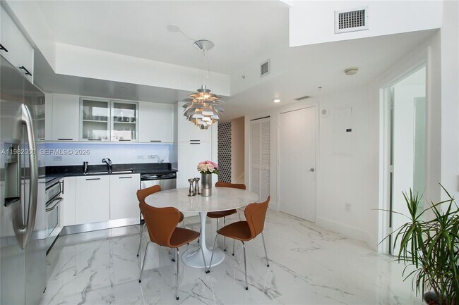 Building Photo - 41 SE 5th St