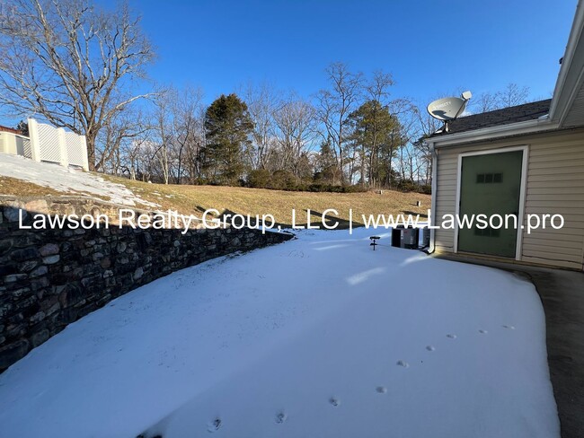 Building Photo - One Level Living in Convenient Roanoke Loc...