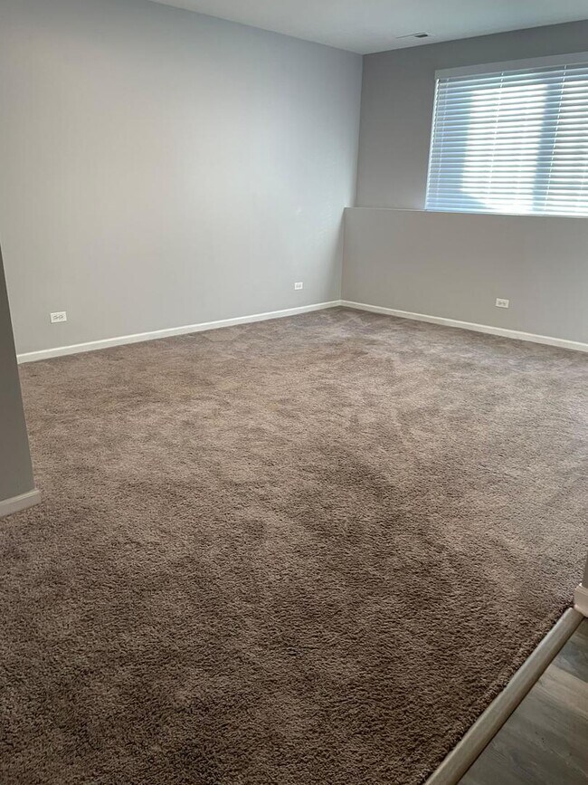 Building Photo - 416 Conservatory Ln