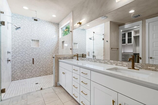 Building Photo - 2906 Webberville Rd