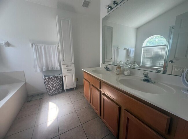 Building Photo - 5539 San Gabriel Way