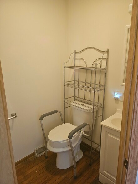 Half bath - 2974 S Loomis St