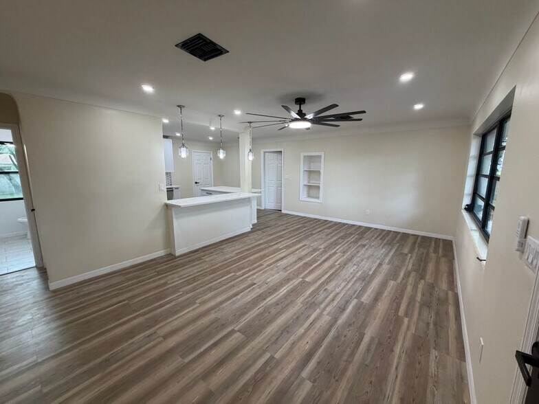 Building Photo - 1418 Dexter Dr