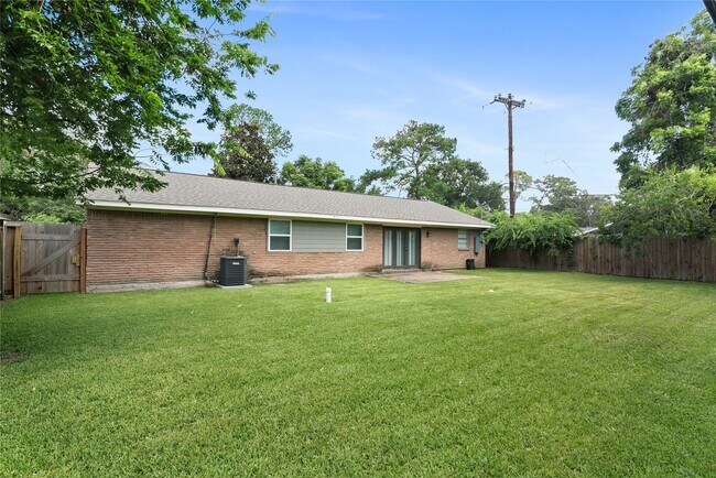 Building Photo - 1622 Hollow Hook Rd