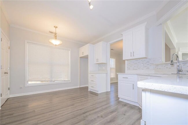 Building Photo - 5955 Weddington Dr