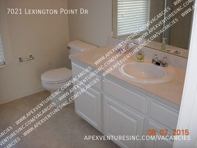 Building Photo - 7021 Lexington Point Dr