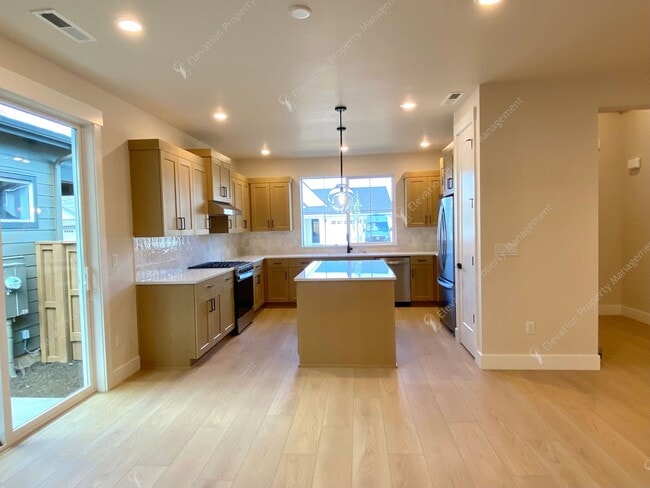 Building Photo - Brand NEW Pahlisch 3 BR - 2BA Home in Southeast Bend