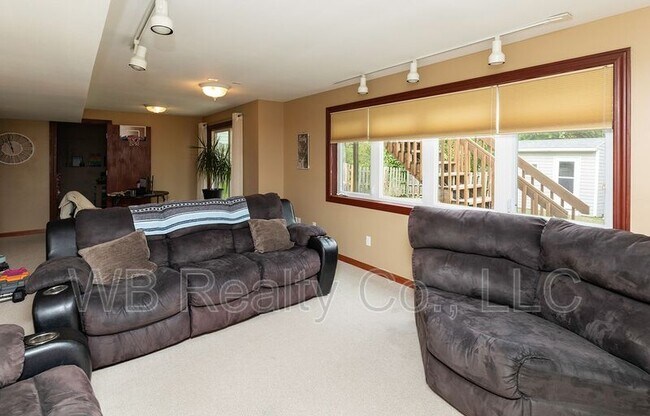 Building Photo - 4519 Meadow Valley Dr
