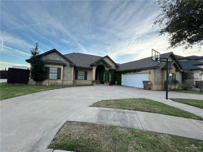 Building Photo - 3 Ida St