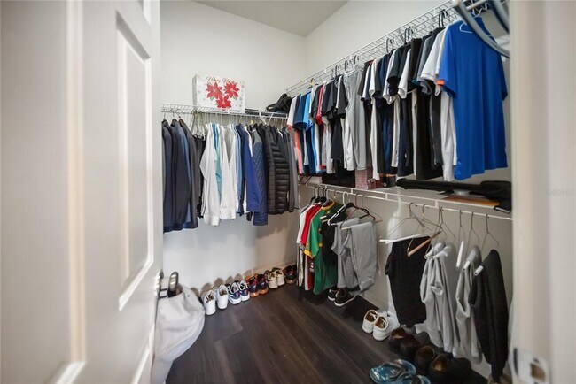 Building Photo - 3760 Parkridge Cir