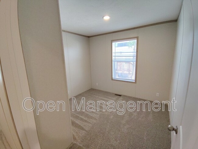 Building Photo - 24 Erin Ln