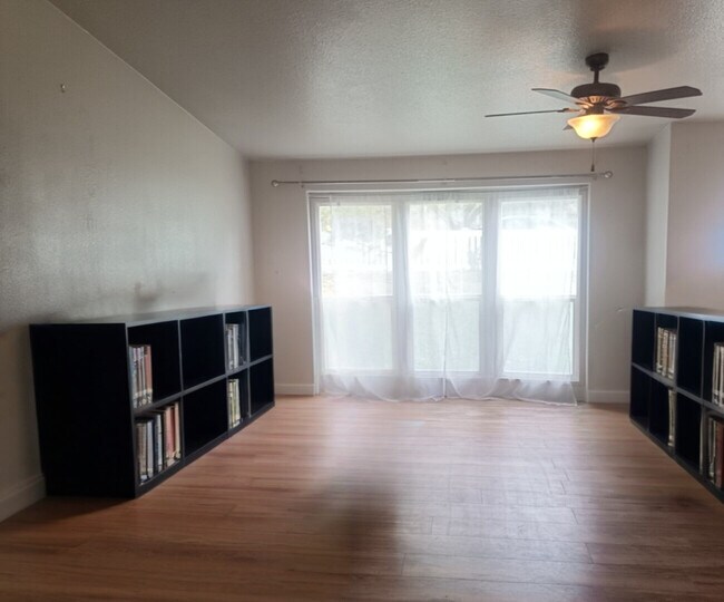 Building Photo - 381 4th N St