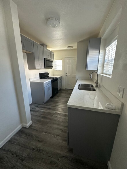 Building Photo - 241 1/2 W 89th St