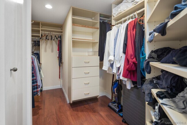 Building Photo - 500 W Harbor Dr