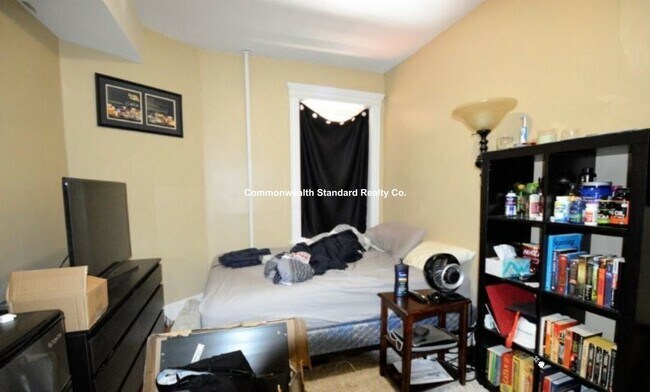 Building Photo - 10 Strathmore Rd