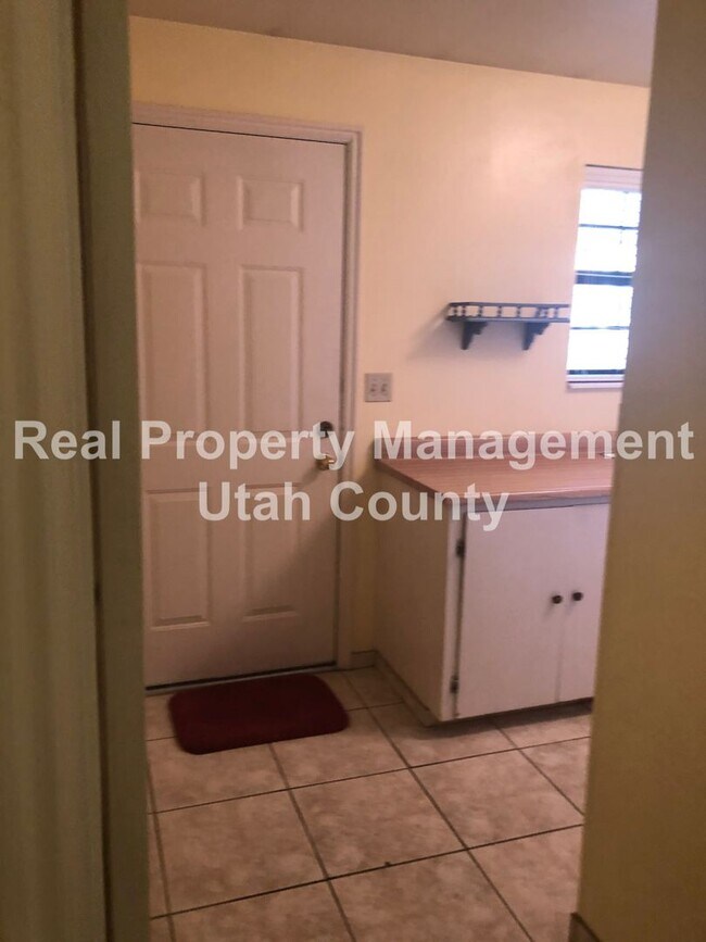 Building Photo - Spacious Lehi Home