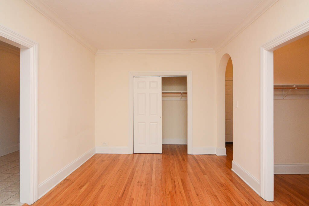 Building Photo - 2704 N Sawyer Ave