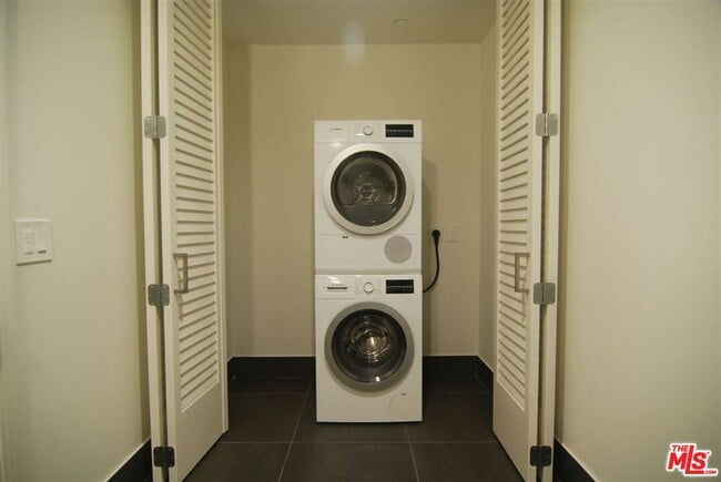 Building Photo - 889 Francisco St