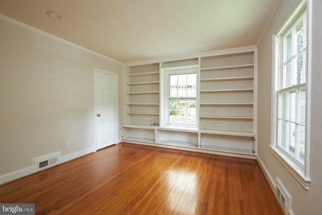 Building Photo - 5306 Albemarle St