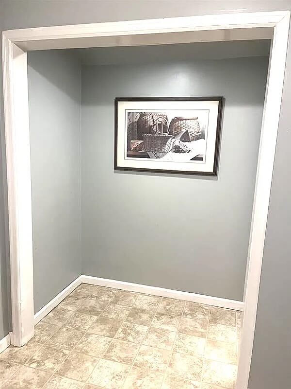 Or Breakfast Nook - 306 N Blackhawk Ave