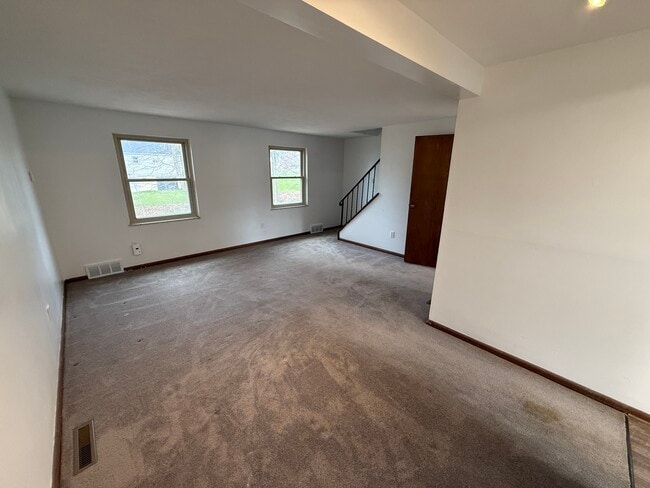 Building Photo - 108 Roberts Dr